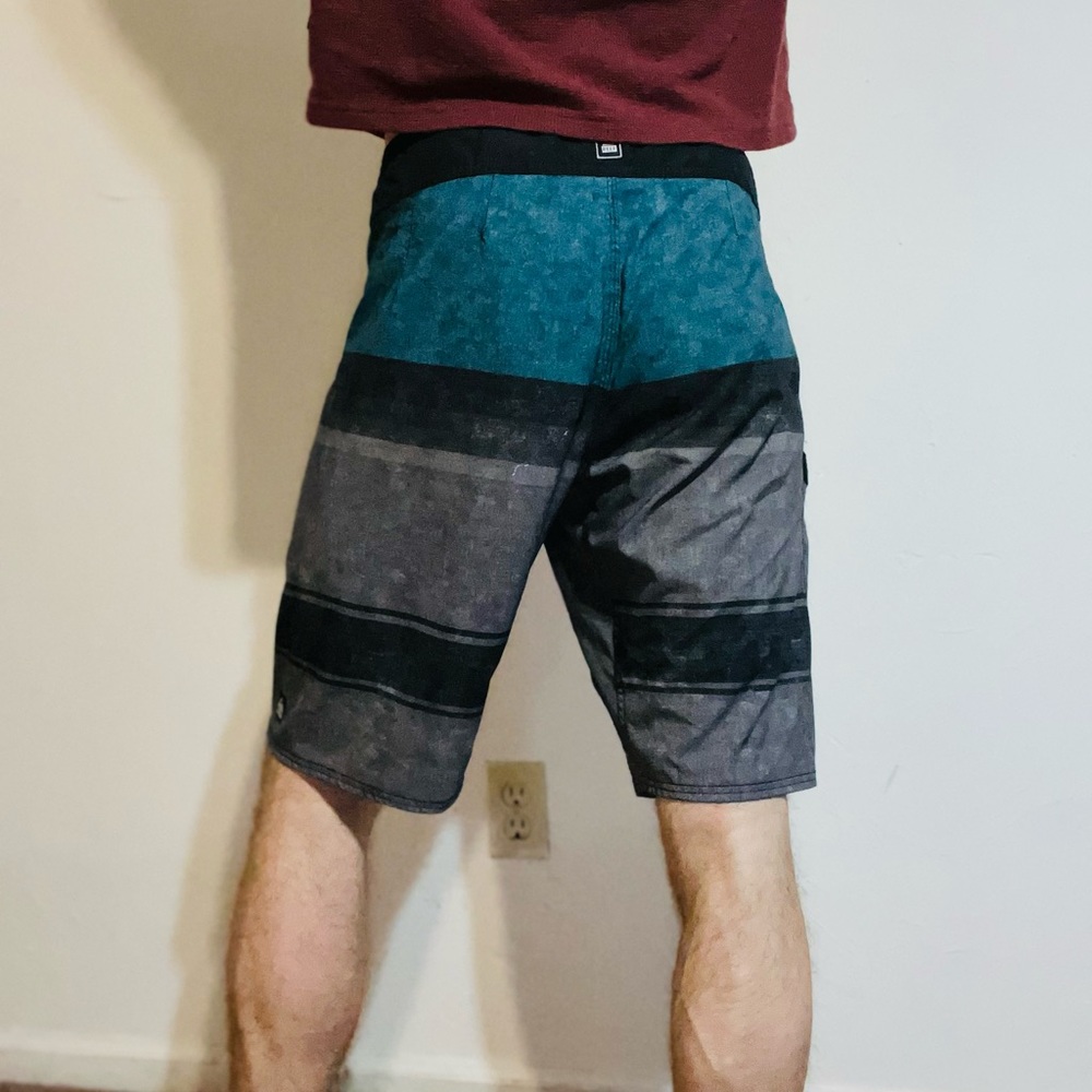 Reef Retro Board Shorts - Picture 2 of 5